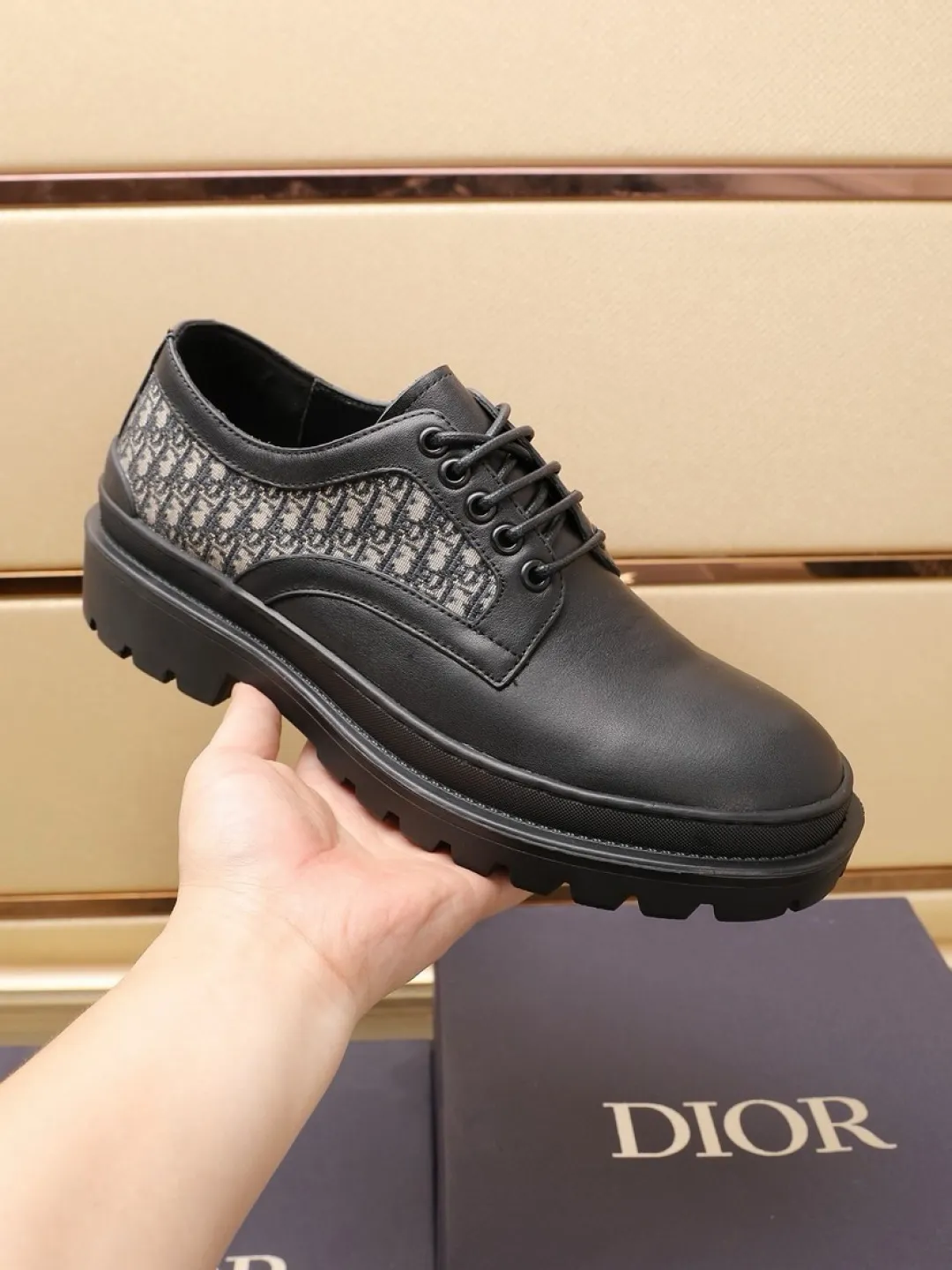 Factory P480💰[Dior] men's classic casual leather shoes🇺🇸 are on sale simultaneously, original Italian brand · brand totem cloth sewn with brand label · paired with first-layer calfskin · (high-end, extravagance, class) exquisite workmanship (original lining) sole: original factory special rubber concave and convex outsole ⚠️ outsole. Comfortable, wear-resistant, non-slip, real shot 🎬 Can be worn with casual clothes or suits. Size: 38-44 (45.46 customized)